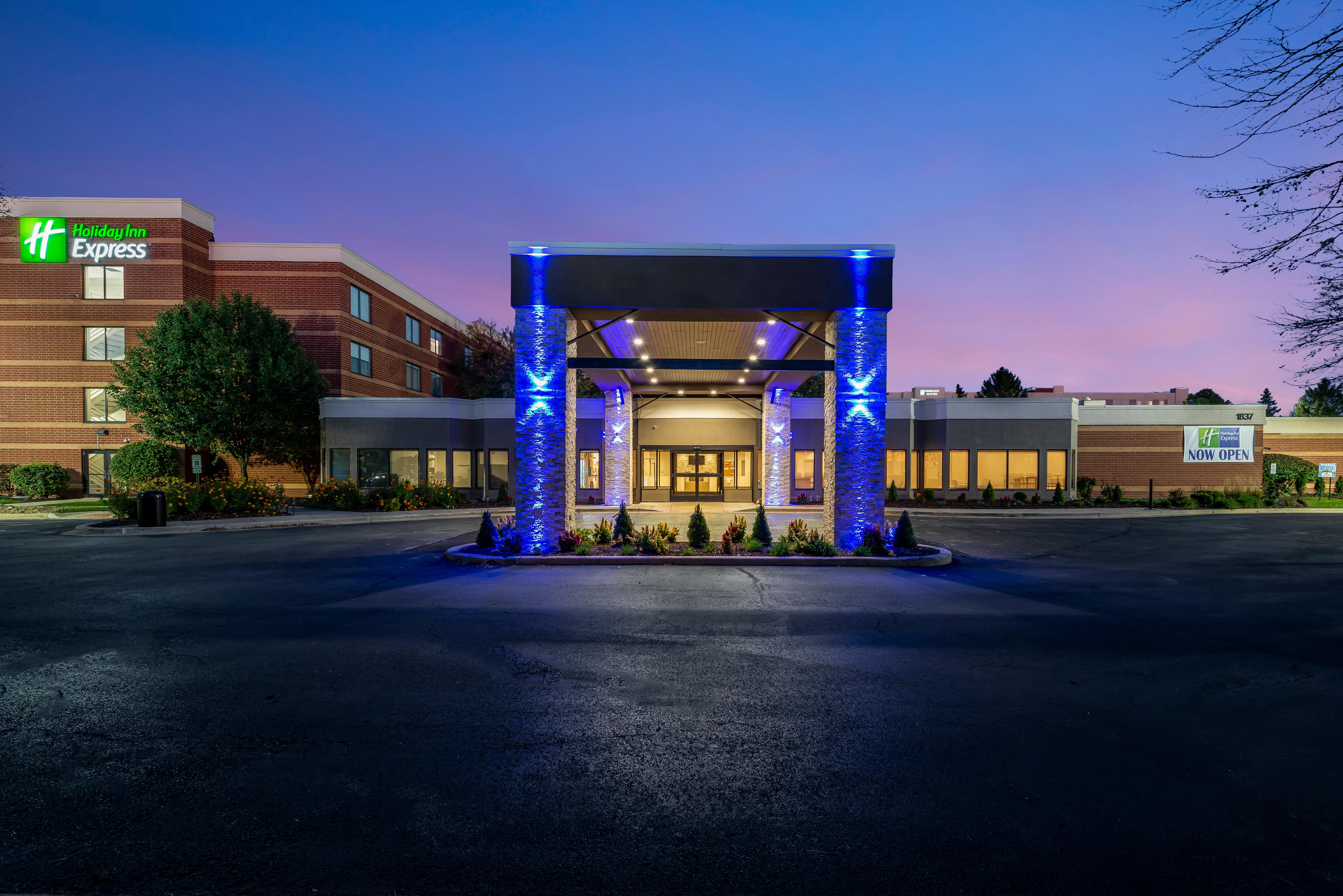 Holiday Inn Express Naperville By Ihg Eksteriør billede