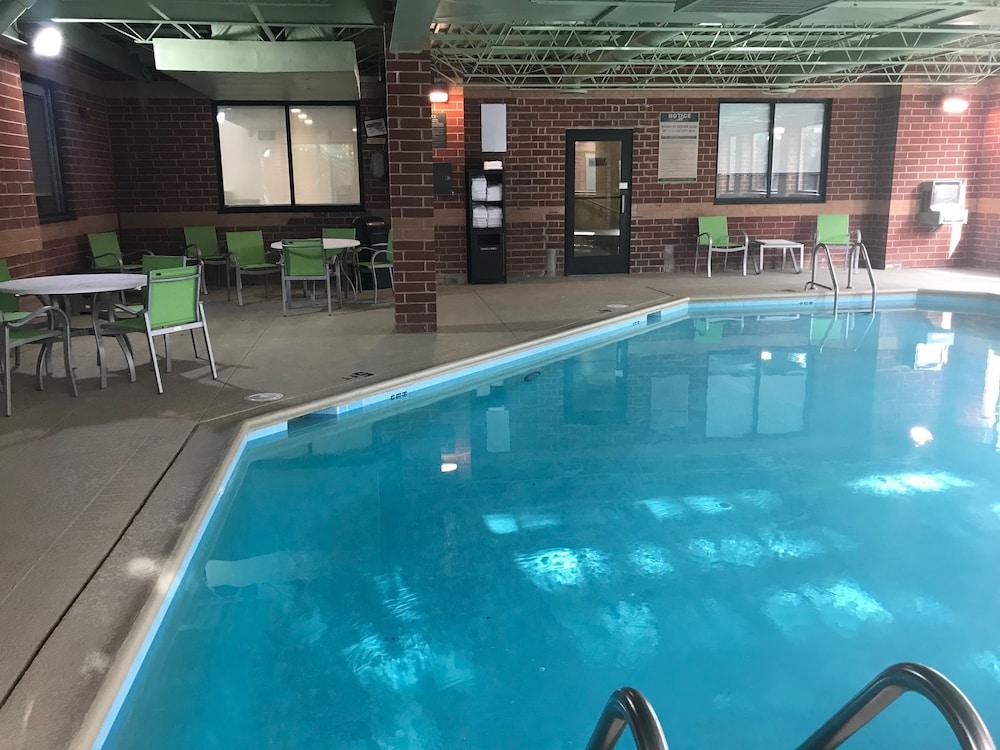 Holiday Inn Express Naperville By Ihg Eksteriør billede