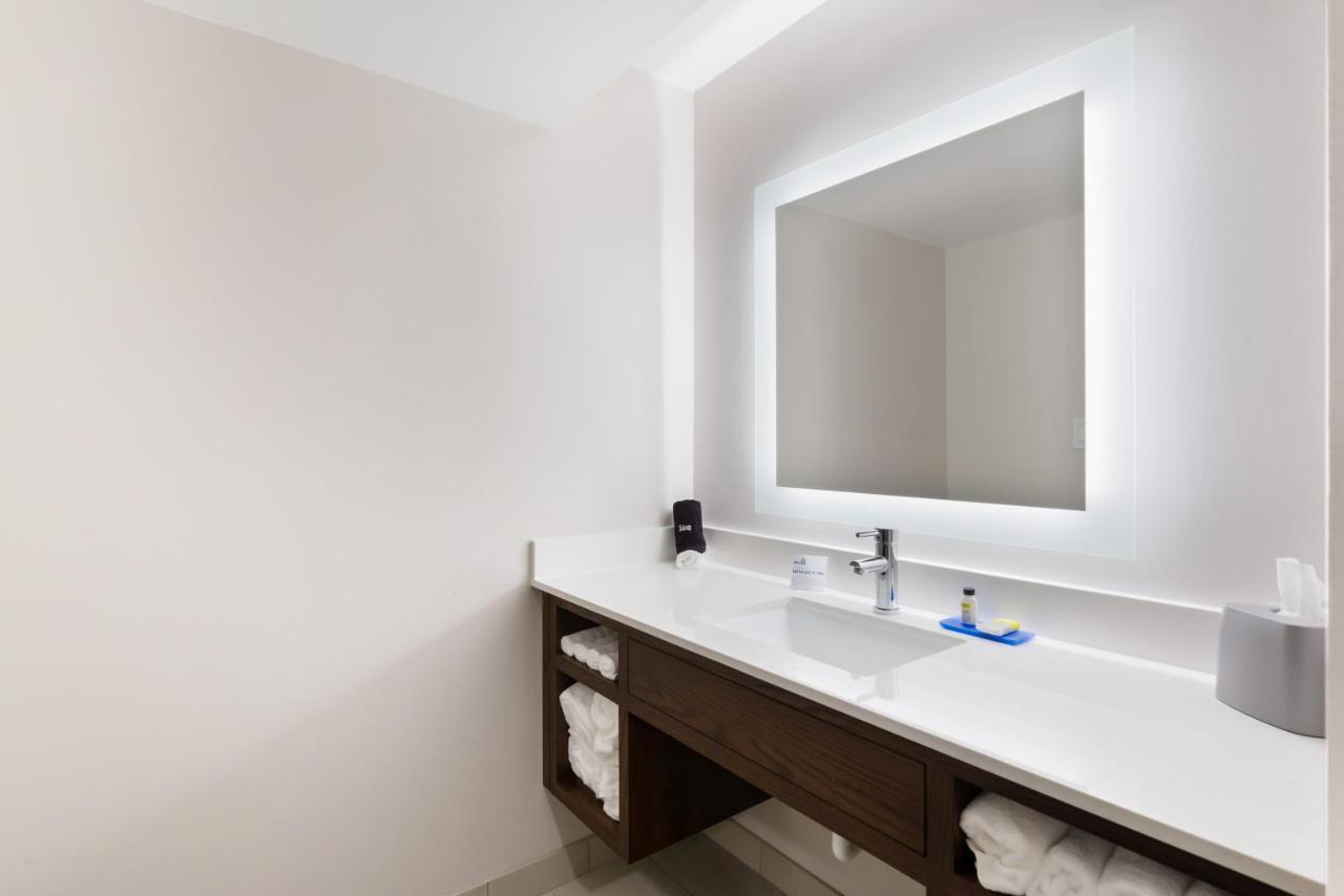 Holiday Inn Express Naperville By Ihg Eksteriør billede